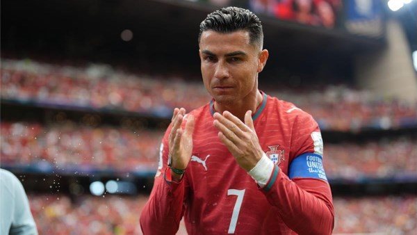 غير منطقي.. مارتينيز يوضح سبب عدم استبدال رونالدو أمام الكونغو غير منطقي.. مارتينيز يوضح سبب عدم استبدال رونالدو أمام الكونغو