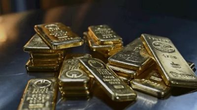 لماذا انخفض الذهب اليوم؟ تأثير بيانات التضخم وموقف الاحتياطي الفيدرالي