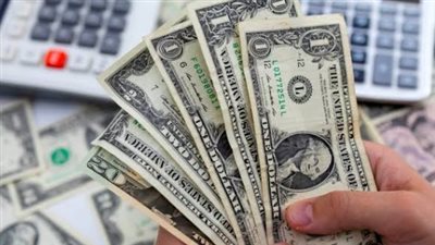تباين أسعار الدولار في البنوك التجارية والمصارف الخاصة