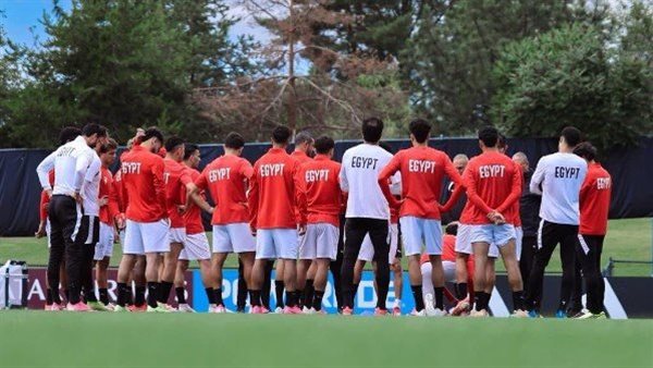 إنذاران يُهددان ثنائي منتخب مصر بالغياب عن مباراة دور الثمانية.. تفاصيل