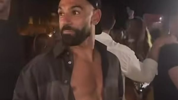 بقميص مفتوح.. محمد صلاح يخطف الأنظار في العلمين بعد العودة من المونديال