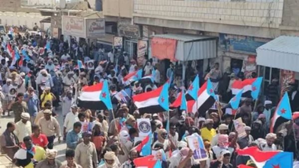 تلاحم شعبي وقبلي يرفض المقايضات السياسية على دماء الشهداء