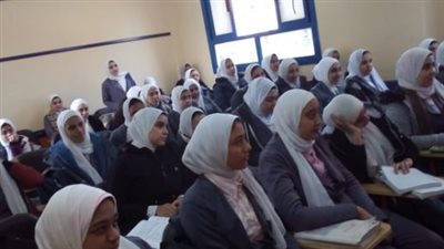 ضوابط القبول بمدارس التمريض: التفرغ الدراسي وعدم الزواج