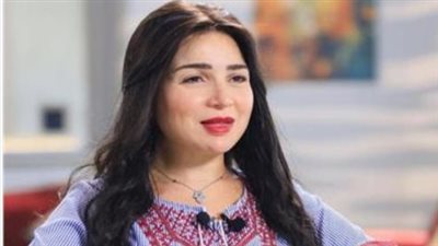 أحدث ظهور لـ مي عز الدين.. أجواء صيفية على البحر