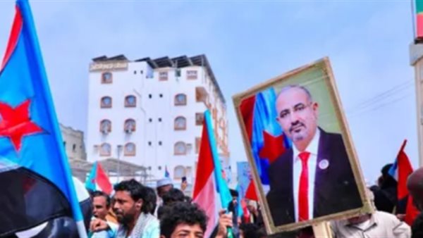 وقفة احتجاجية حاشدة لرفض حرب الخدمات وسياسة التجويع الممنهجة ضد أبناء الجنوب العربي وقفة احتجاجية حاشدة لرفض حرب الخدمات وسياسة التجويع الممنهجة ضد أبناء الجنوب العربي