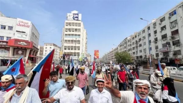 هبة شعبية في الجنوب العربي.. احتجاجات واسعة ترفض تدهور الخدمات وتؤكد التمسك بالمطالب السياسية هبة شعبية في الجنوب العربي.. احتجاجات واسعة ترفض تدهور الخدمات وتؤكد التمسك بالمطالب السياسية