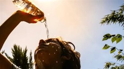 طقس اليوم الخميس.. رياح نشطة وشبورة مائية وفرص لسحب منخفضة