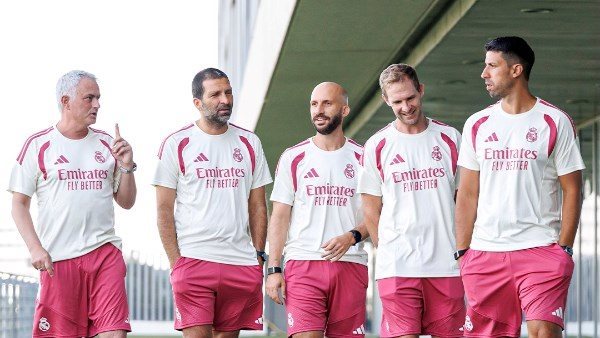 تسريب جديد.. القميص الثالث لريال مدريد يظهر للبيع قبل الإعلان الرسمي