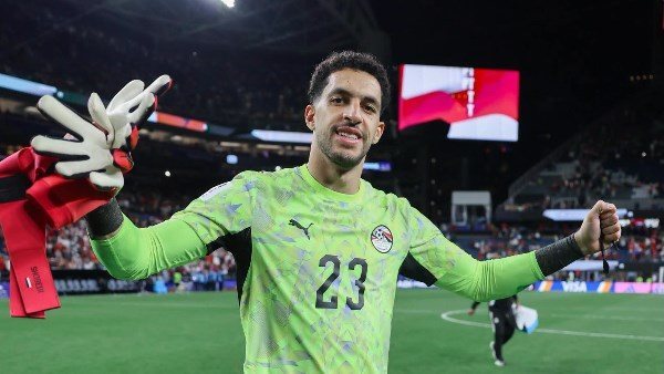 تلميح لـ مصطفى.. أحمد شوبير يكشف عن تجديد عقود واحد من أهم لاعبي الأهلي تلميح لـ مصطفى.. أحمد شوبير يكشف عن تجديد عقود واحد من أهم لاعبي الأهلي