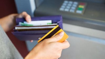 البنك الأهلي وبنك مصر وCIB.. كم تبلغ رسوم السحب النقدي من الشباك؟
