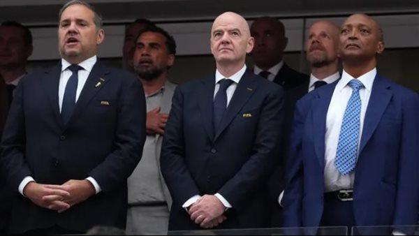 موتسيبي رئيس “كاف” يطالب بالتعامل بديمقراطية مع حليفه إنفانتينو موتسيبي رئيس “كاف” يطالب بالتعامل بديمقراطية مع حليفه إنفانتينو