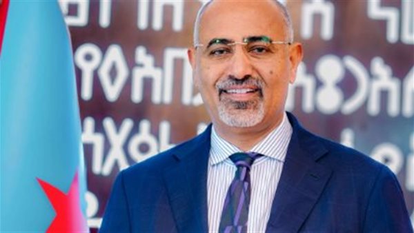 الرئيس الزُبيدي في مواجهة تحديات المرحلة.. الاقتصاد والخدمات ومستقبل القضية الجنوبية