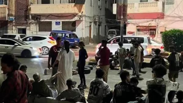 العصيان المدني في عدن يدخل أسبوعه الثاني.. تصعيد سلمي يضع الأوضاع المعيشية والخدمية تحت المجهر العصيان المدني في عدن يدخل أسبوعه الثاني.. تصعيد سلمي يضع الأوضاع المعيشية والخدمية تحت المجهر