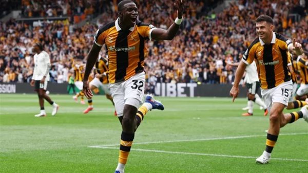 هال سيتي الصاعد حديثًا يفاجئ مانشستر يونايتد في أولى مراحل الدوري الإنجليزي