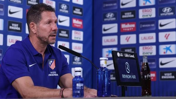 دييغو سيميوني يرفض “إهانات” جمهور أتلتيكو مدريد لخوليان ألفاريز