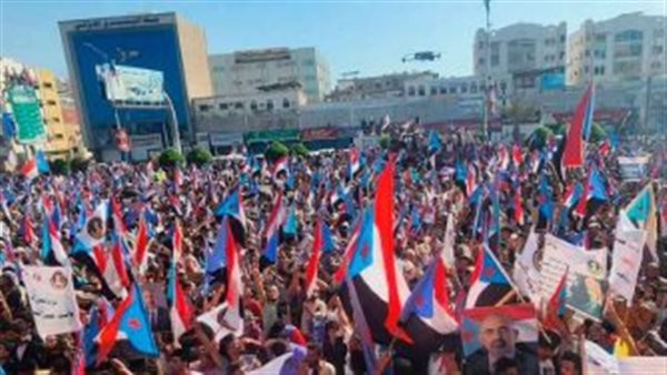 الشارع الجنوبي يقلب المعادلة.. لماذا أصبحت إرادة أبناء الجنوب العامل الأصعب في حسابات التسوية؟ الشارع الجنوبي يقلب المعادلة.. لماذا أصبحت إرادة أبناء الجنوب العامل الأصعب في حسابات التسوية؟