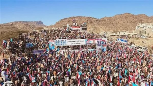 حرب الخدمات في الجنوب.. معاناة يومية وإرادة شعبية ترفض التراجع عن الحقوق حرب الخدمات في الجنوب.. معاناة يومية وإرادة شعبية ترفض التراجع عن الحقوق