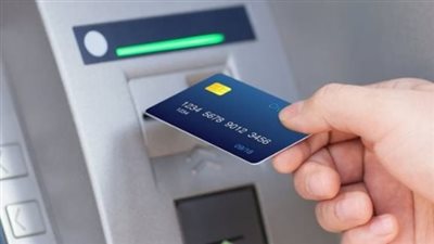 رسوم السحب النقدي 2026.. كم يدفع العميل عند استخدام ماكينة ATM لبنك آخر؟