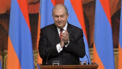 رئيس أرمينيا يغادر منصبة بشكل مفاجئ.. ماذا يحدث في يريفان؟