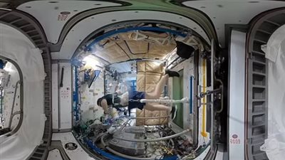 لقطات جديدة تظهر رواد فضاء يقومون بإجراء تمارين رياضية 