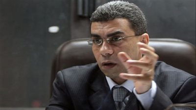 وفاة الكاتب الصحفي المصري البارز ياسر رزق