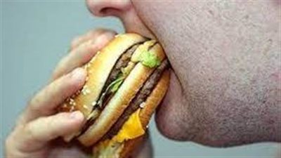 مفاجأة.. تناول الوجبات السريعة بشكل منتظم يمكن أن يؤدي إلى فقدان البصر