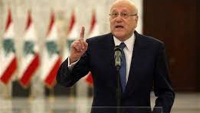 لبنانيون يعتصمون أمام منزل رئيس الوزراء نجيب ميقاتي