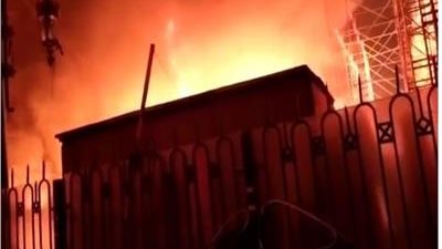 حريق ضخم في محيط مسجد الحسين وسط القاهرة