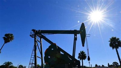 ارتفاع أسعار النفط لتقترب من أعلى مستوياتها في أكثر من سبع سنوات