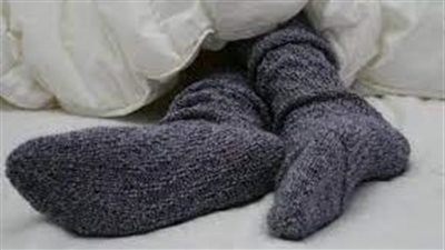 متى يكون النوم بالجوارب خطيرا؟.. جرّاح روسي يكشف الأمر