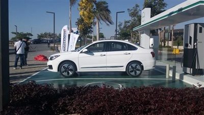 مصر تحدد القواعد الخاصة ببيع الكهرباء لمحطات شحن السيارات الكهربائية وأسعارها