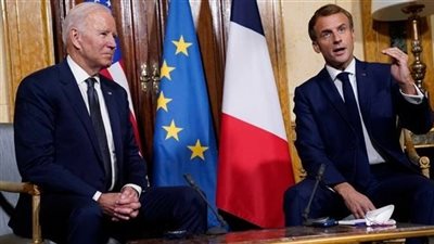 الرئيس الفرنسي يبحث مع بايدن أزمة أوكرانيا