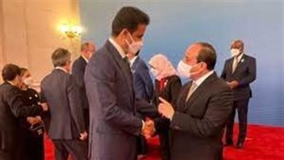 السيسي يستقبل أمير قطر بمطار القاهرة