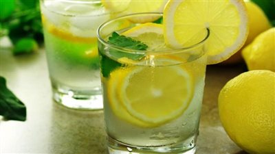 احذر.. الإكثار من تناول عصير الليمون قد ينتج عنه بعض المشاكل الصحية