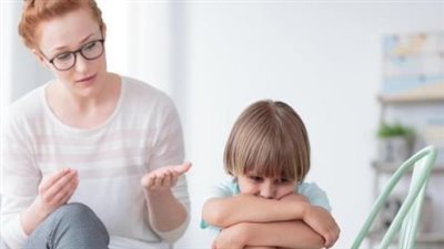 علماء يكشفون ما يحدث مع الأطفال الذكور الذين يقضون وقتا طويلا أمام الشاشات 