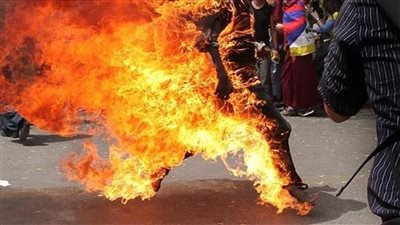 تونس.. شاب يضرم النار في نفسه بعد مصادرة الشرطة لماشيته