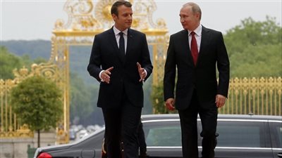 ماكرون يحاول إقناع بوتين بعدم غزو أوكرانيا.. خفض التصعيد الروسي أبرز الأولويات