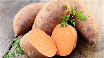 كيف تساعد البطاطا الحلوة على تخفيض مستوى الكوليسترول الضار في الدم؟
