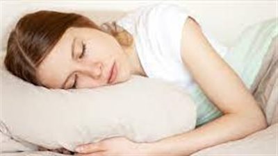 ما هي أخطر وضعيات النوم وأفضلها؟.. طبيبة تُجيب