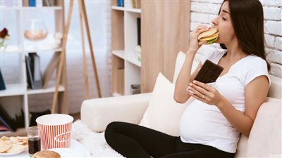 ناقوس خطر.. أغذية لا تعرفها ممنوعة أثناء الحمل