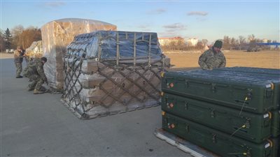 بالتزامن مع مخاوف الحرب.. ليتوانيا تسلم أوكرانيا صواريخ 