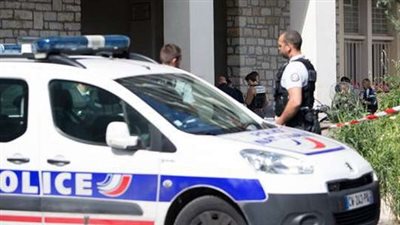 فرنسا.. مقتل مسلح هاجم الشرطة في باريس