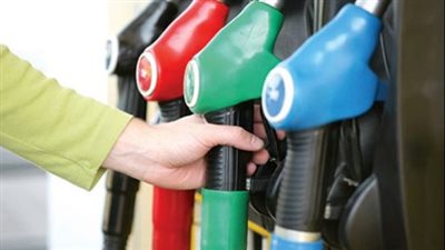 هبوط أسعار النفط أكثر من ثلاثة بالمئة متراجعة من أعلى مستوياتها في سبع سنوات