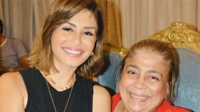 كيف احتفلت منة فضالي بعيد ميلاد والدتها؟