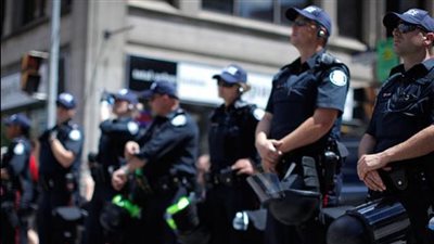 بماذا أخطرت الشرطة الكندية سائقي الشاحنات المحتجين على قيود كوفيد-19؟