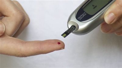 كيفية مواجهة انخفاض نسبة السكر في الدم