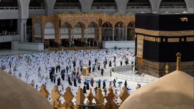 صحيفة: السماح بأداء الحج لفئتين فقط من غير السعوديين