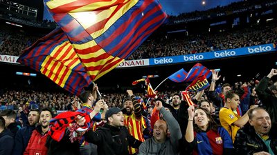 جماهير برشلونة تحتشد أمام 