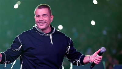 عمرو دياب يقدم أخر أغانية في حفل ضخم بمدينة الشيخ زايد 