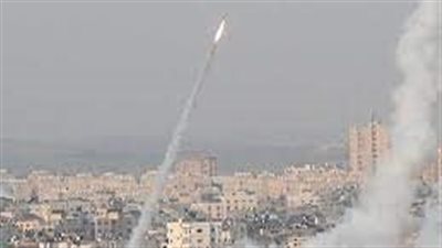 وسائل إعلام إسرائيلية: منظومة حيتس اعترضت الصاروخ اليمنى